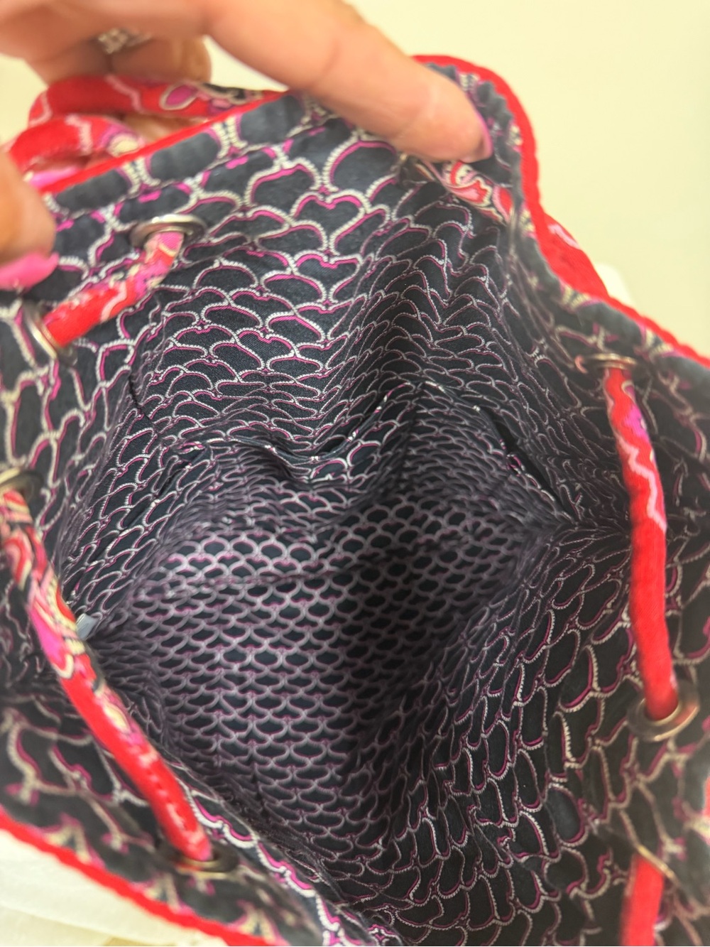 Vera Bradley Drawstring Backpack •Retired Print• - Picture 4 of 7